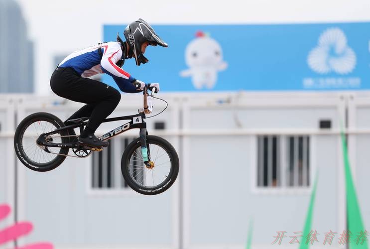 开云官方：十五运会竞速小轮车竞速赛产生两枚金牌