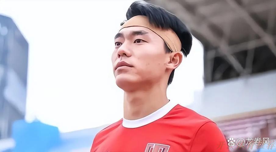 开云体育网址：青春之火闪耀三星堆！胡荷韬传递成都世运会“竹梦”火炬！